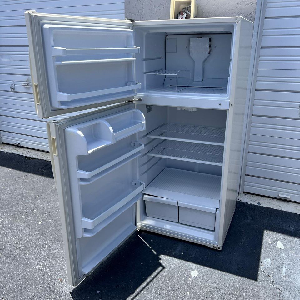 Estate Top and Bottom Refrigerator Estate Top and Bottom Refrigerator